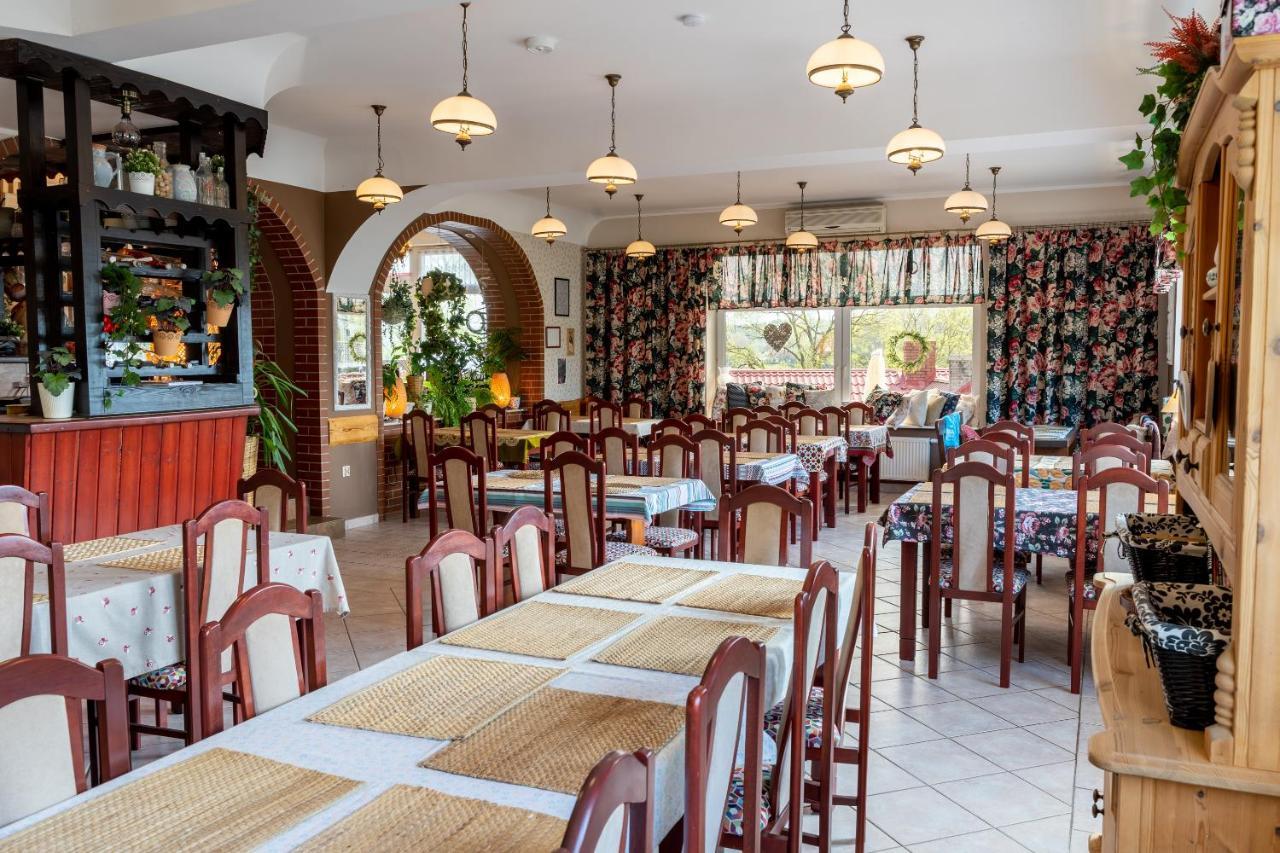 Gosciniec Skolimowka Restauracja I Pokoje Ze Sniadaniem Na Kaszubach ชเมียวล์โน ภายนอก รูปภาพ